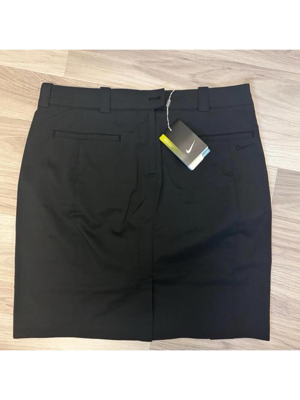 New NIKE Sports Skort Tennis / Pickle Ball / Golf /